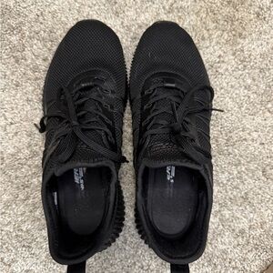 Skechers Black Women’s Washable Stretchy Shoes Size 7